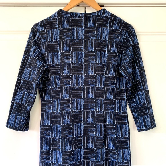 J. McLaughlin Sz M Printed Catalina Cloth Dress V Neck 3/4 Sleeve Black Blue - Picture 4 of 7